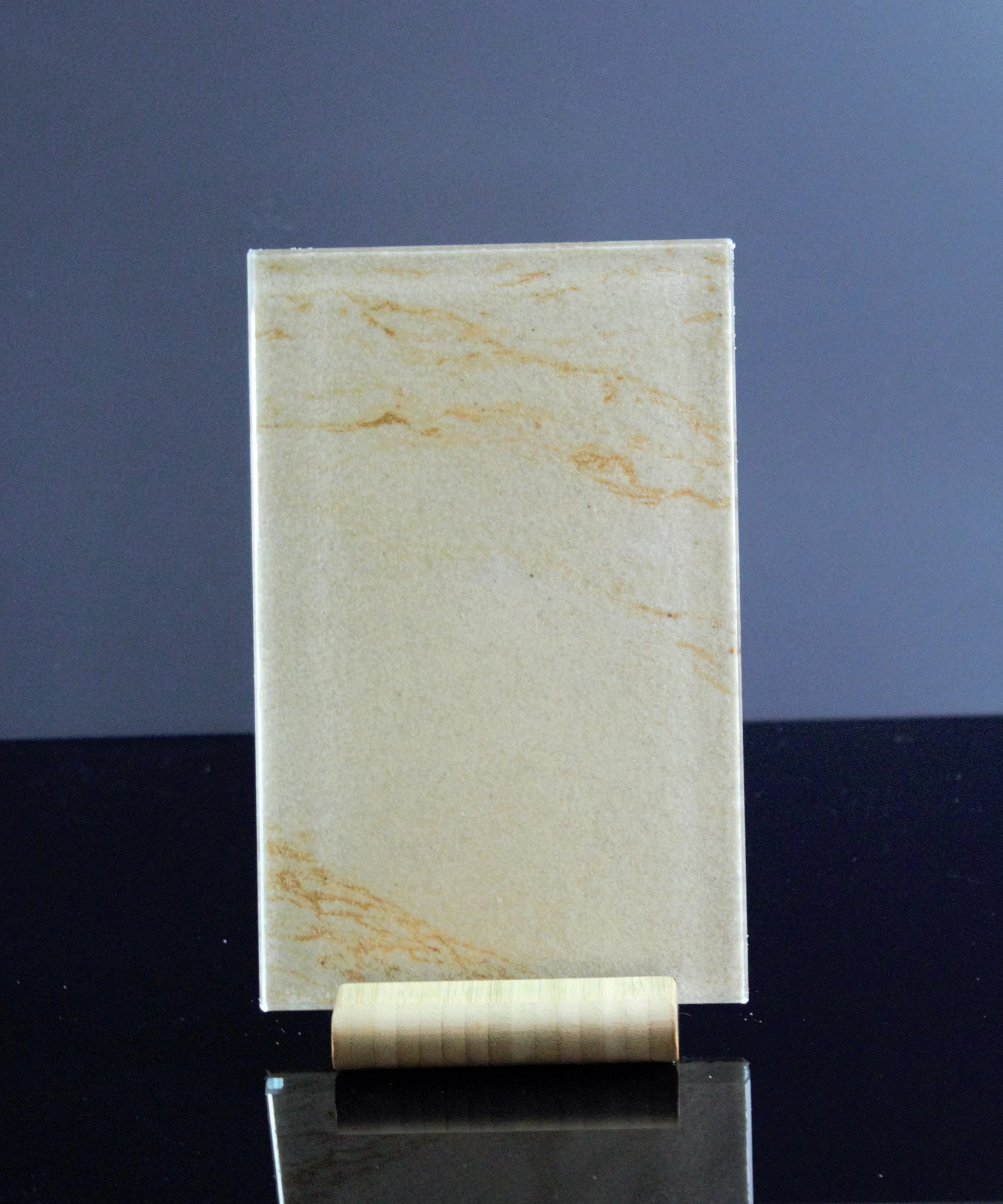 Küchenrückwand aus ESG Glas mit Sandsteinmotiv Yellow Peak in 4 mm, 6 mm oder 8 mm nach Maß gefertigt