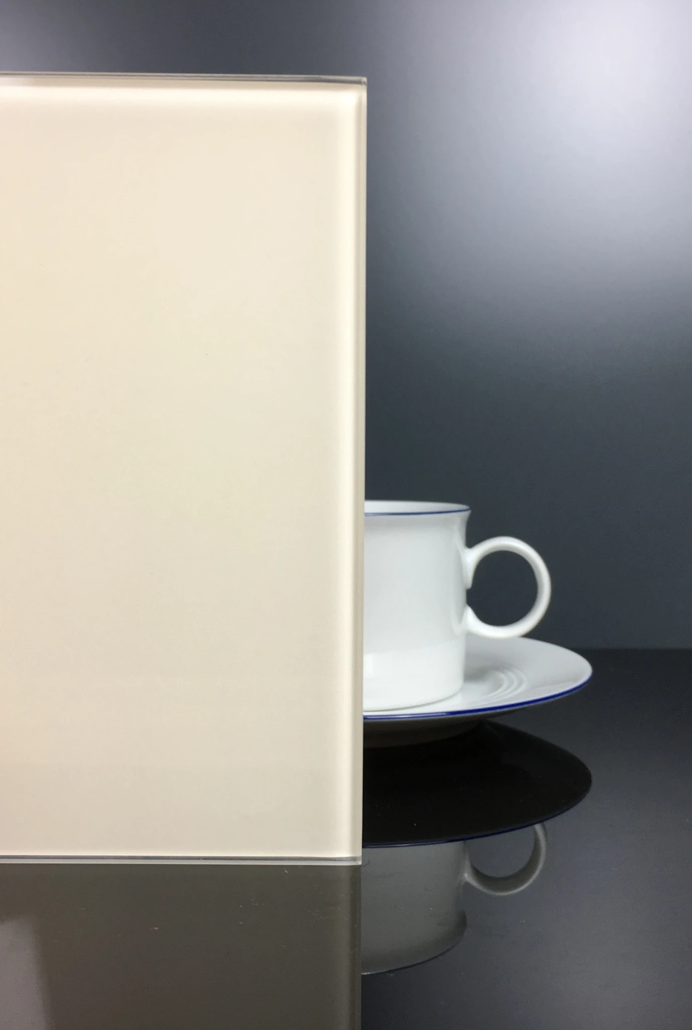 Küchenrückwand aus ESG Glas in RAL 1013 Perlweiß in 4 mm, 6 mm oder 8 mm nach Maß gefertigt