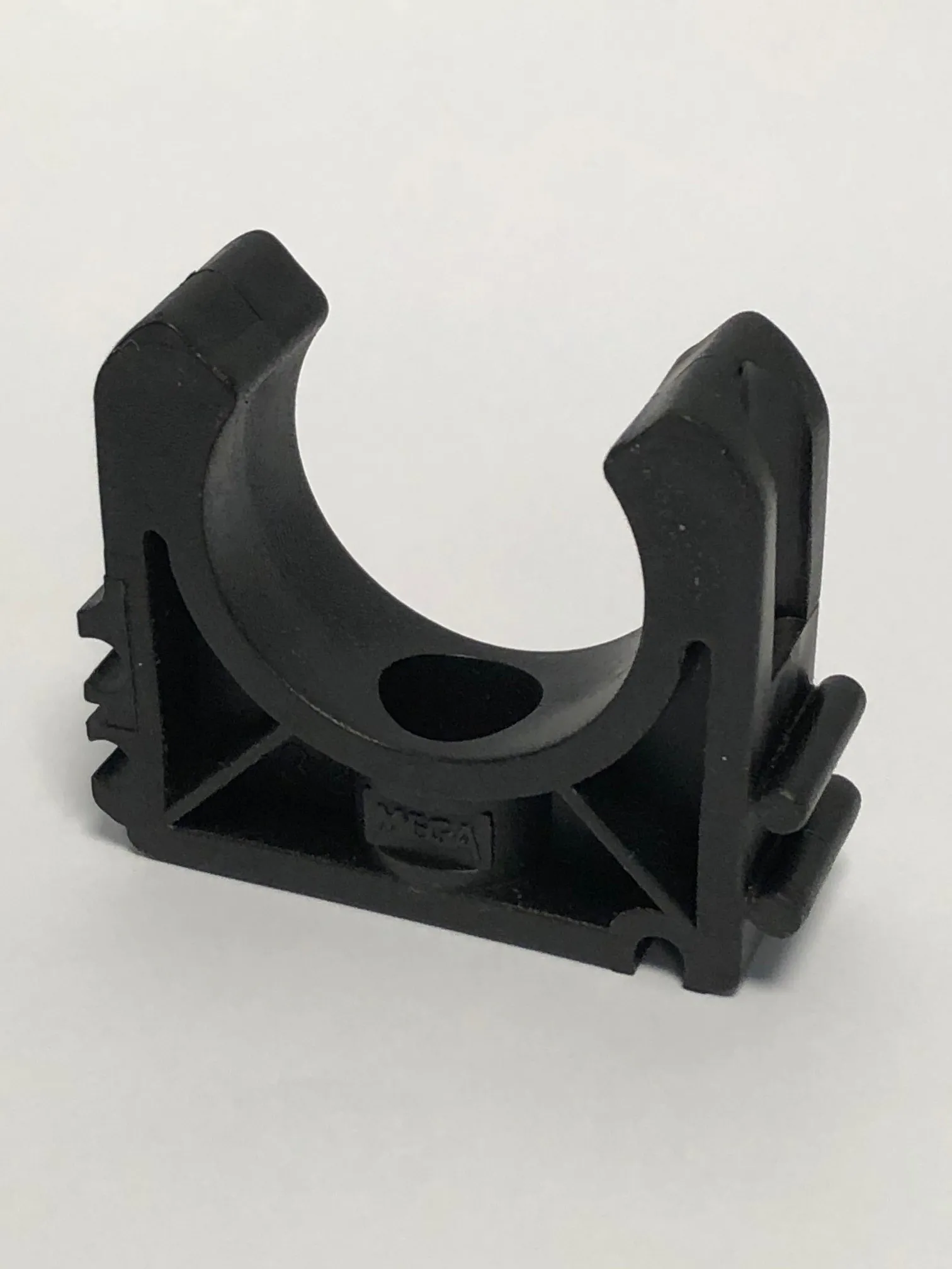 Fallrohrschelle 32 mm in schwarz zur Befestigung von Fallrohren
