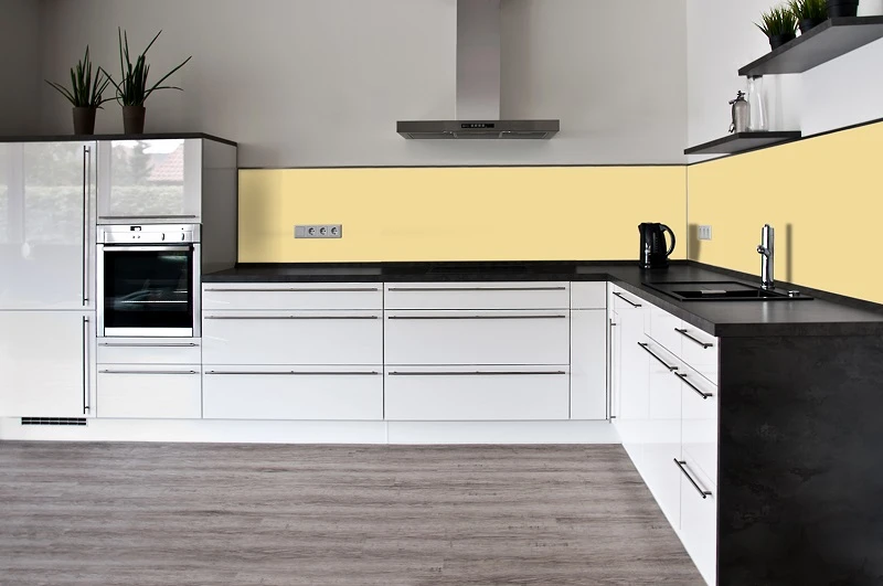 Küchenrückwand aus ESG Glas in RAL 1015 Hellelfenbein in 4 mm, 6 mm oder 8 mm nach Maß gefertigt