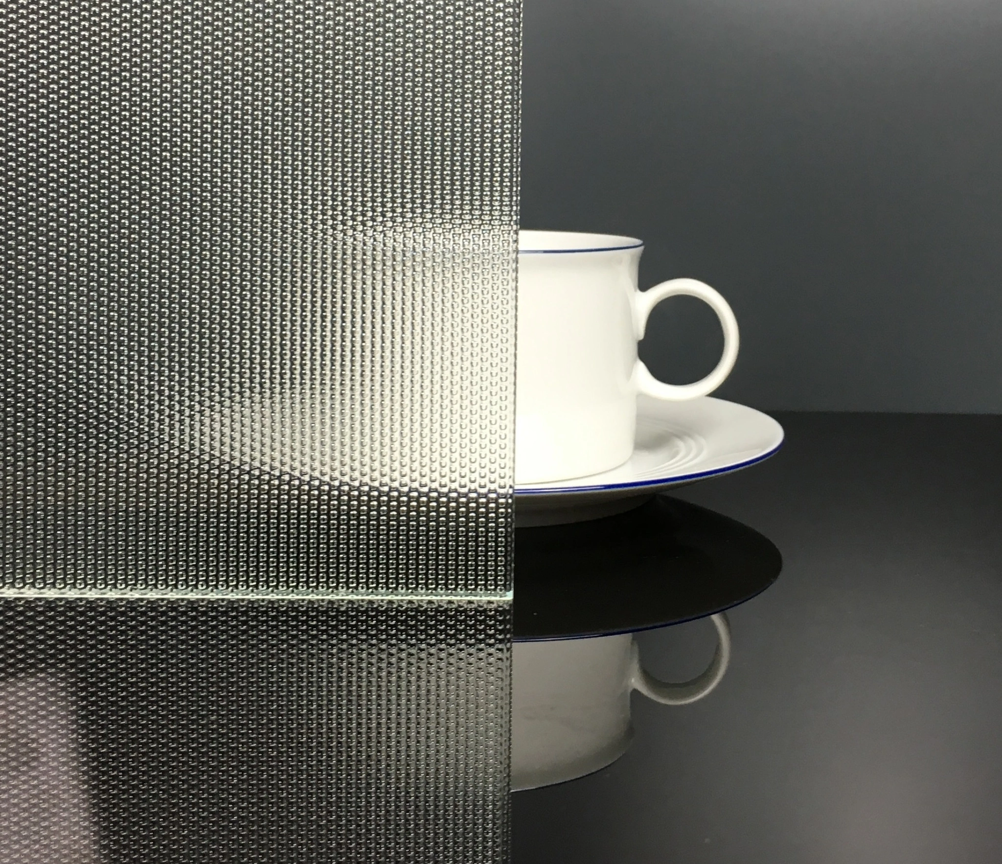 Glaseinsatz aus ESG Designglas 4 mm Masterpoint Strukturglas