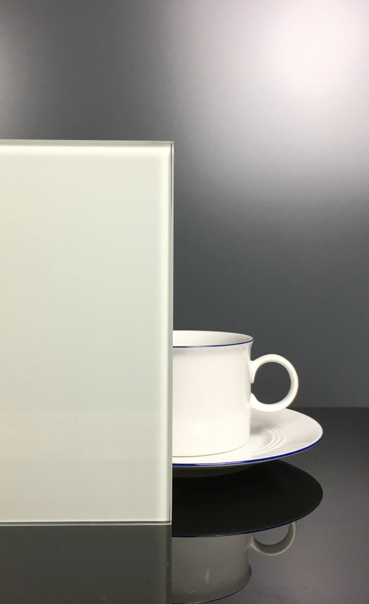 Küchenrückwand aus ESG Glas in RAL 9010 Reinweiß Grünstich in 4 mm, 6 mm oder 8 mm nach Maß gefertigt