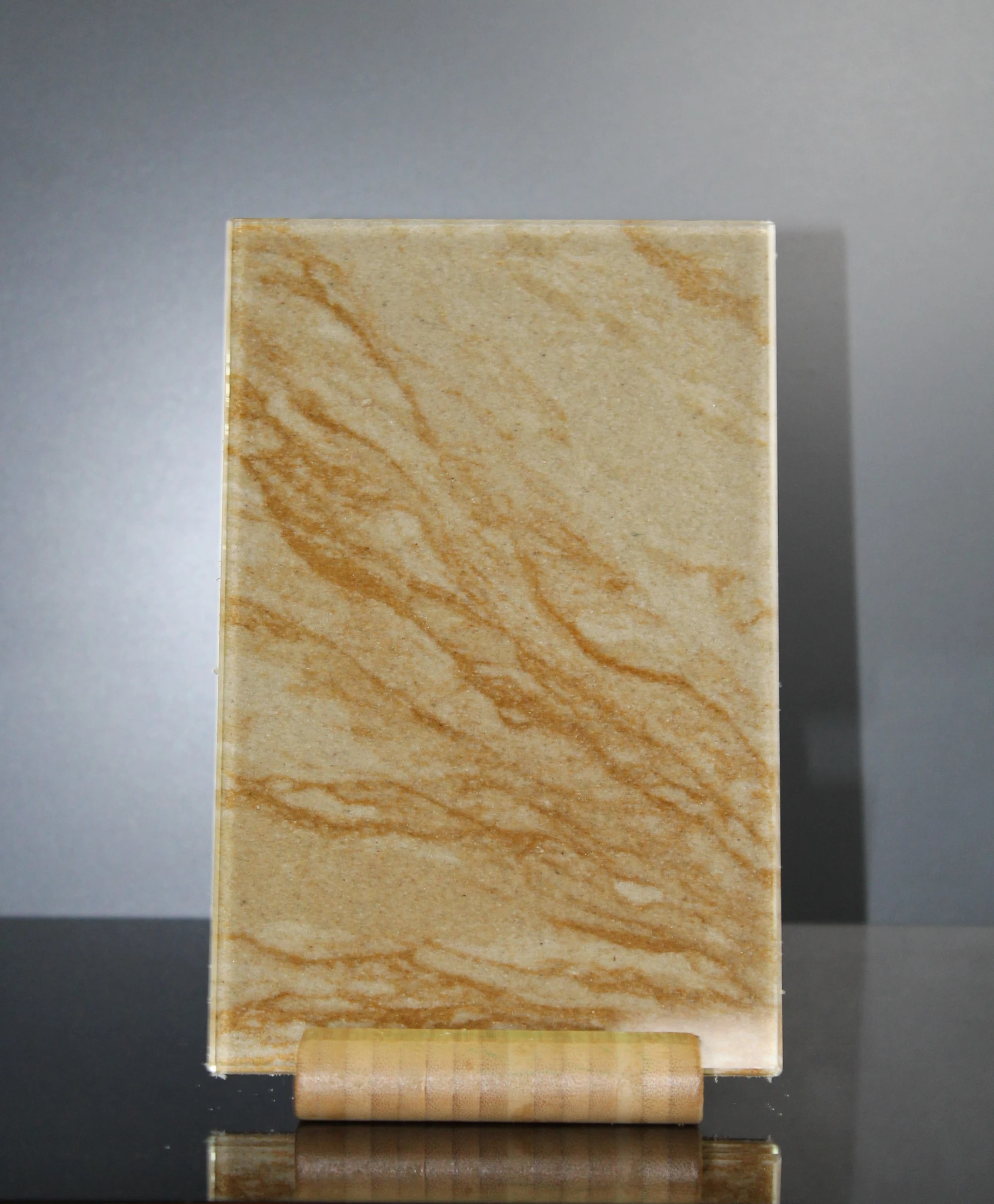 Küchenrückwand aus ESG Glas mit Sandsteinmotiv White Rock in 4 mm, 6 mm oder 8 mm nach Maß gefertigt