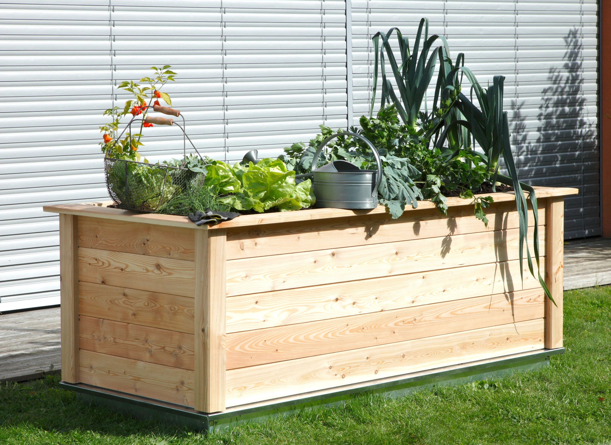 Holz-Hochbeet Woody 210 cm zur Bepflanzung von Gemüse und Kräutern im Garten