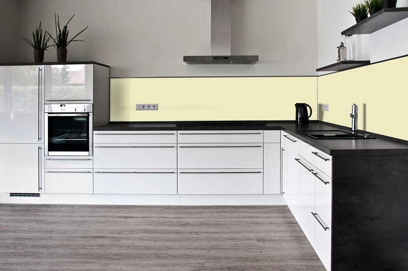 Küchenrückwand aus ESG Glas in RAL 1013 Perlweiß in 4 mm, 6 mm oder 8 mm nach Maß gefertigt