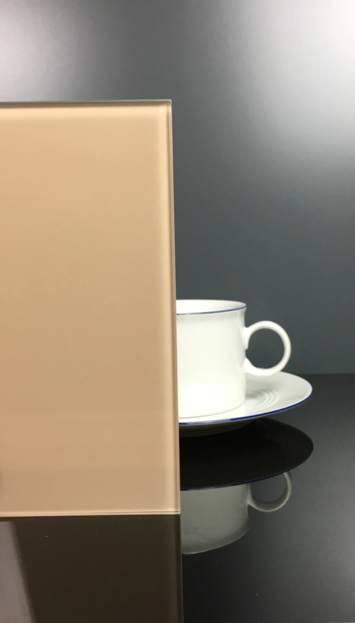 Küchenrückwand aus ESG Glas satiniert in Hellbraun in 4 mm, 6 mm oder 8 mm nach Maß gefertigt