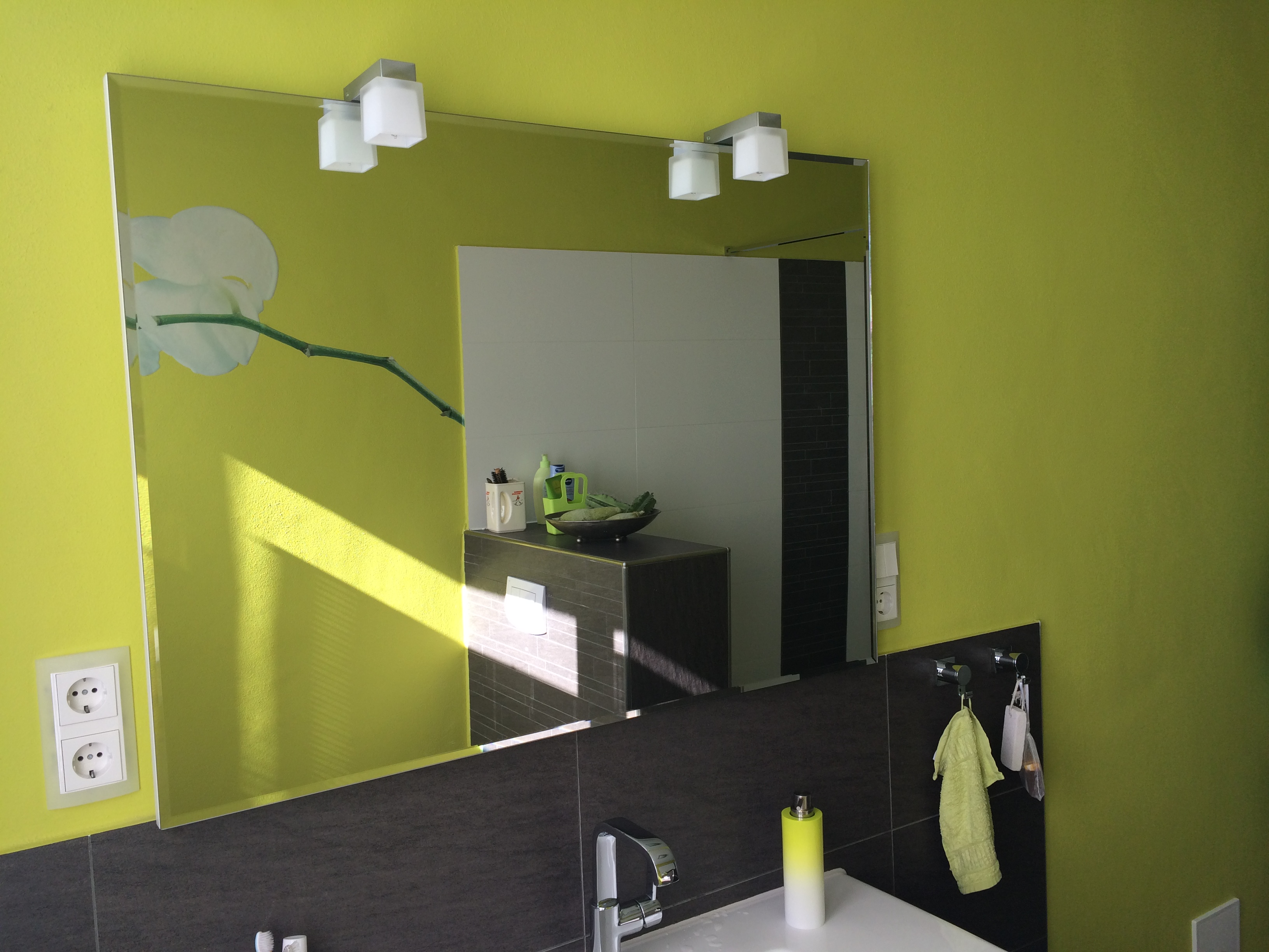 Badezimmer-Spiegel