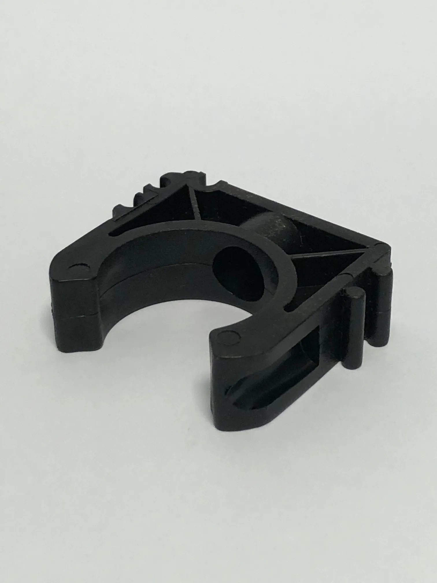 Fallrohrschelle 32 mm in schwarz zur Befestigung von Fallrohren