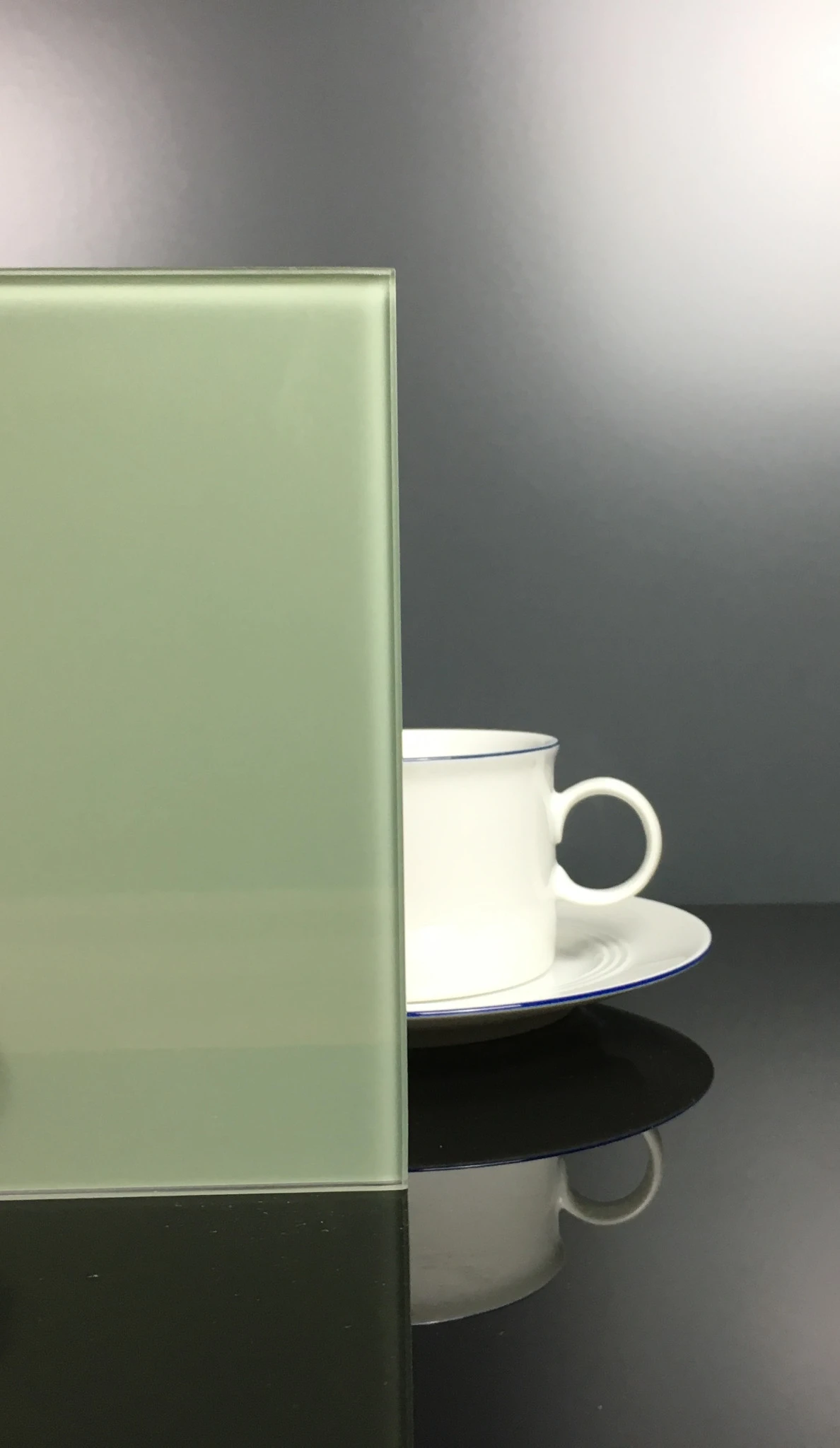 Küchenrückwand aus ESG Glas in Naturgrün in 4 mm, 6 mm oder 8 mm nach Maß gefertigt