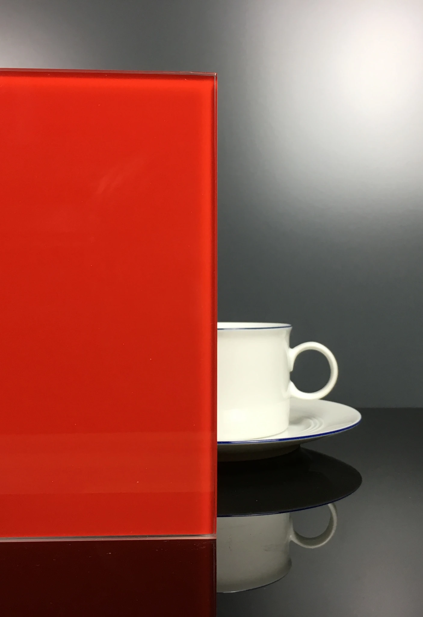 Küchenrückwand aus ESG Glas in RAL 3020 Verkehrsrot in 4 mm, 6 mm oder 8 mm nach Maß gefertigt