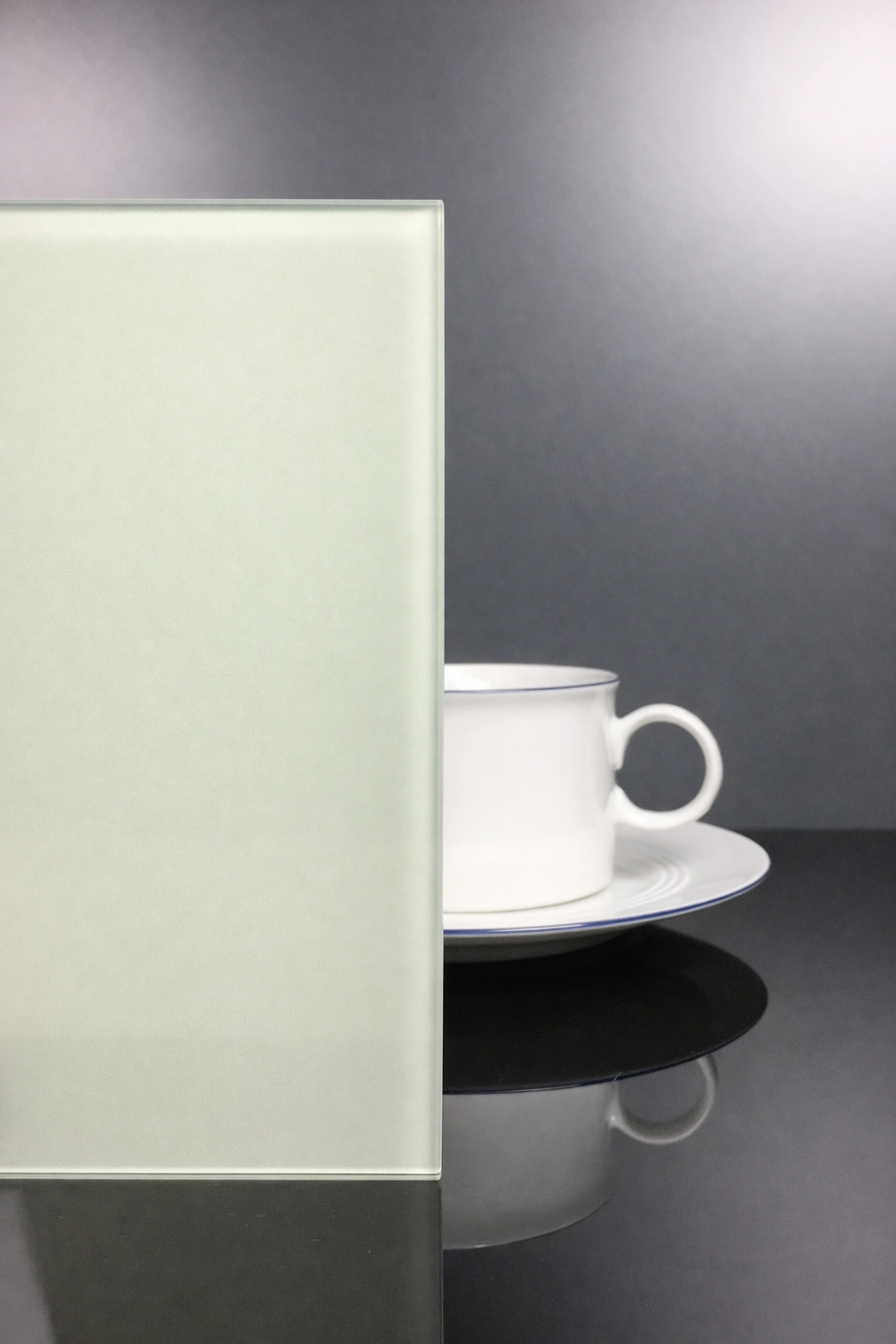 Küchenrückwand aus ESG Glas satiniert in Hellgrün in 4 mm, 6 mm oder 8 mm nach Maß gefertigt