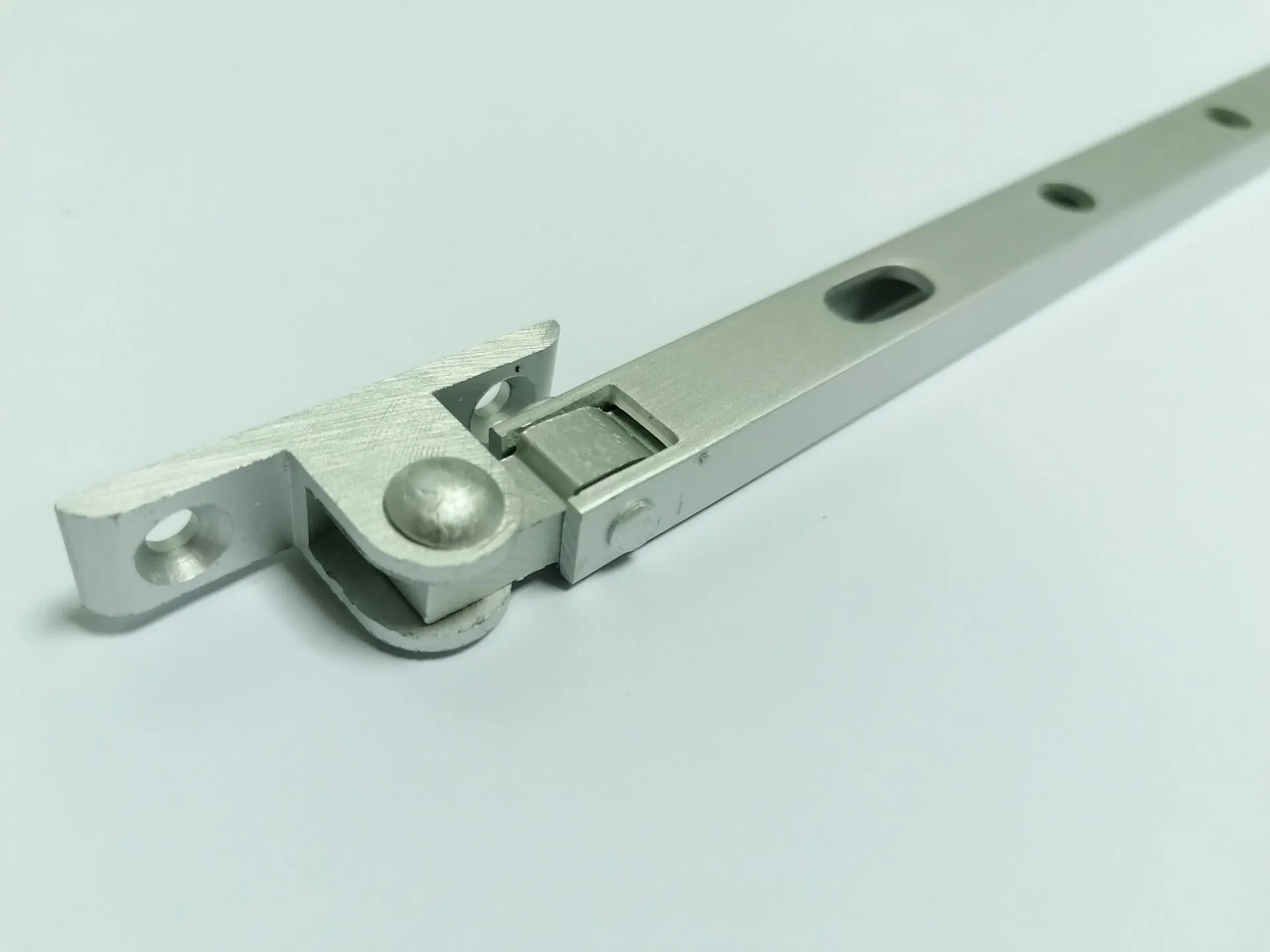 Handaufsteller für Frühbeetfenster zur manuellen Öffnung und Fixierung