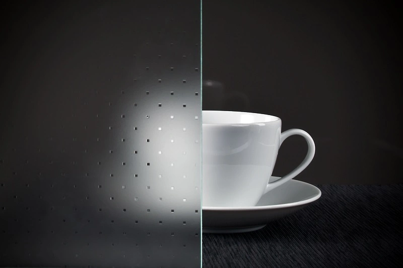 Glaseinsatz aus ESG Designglas 4 mm Madras Pave Strukturglas