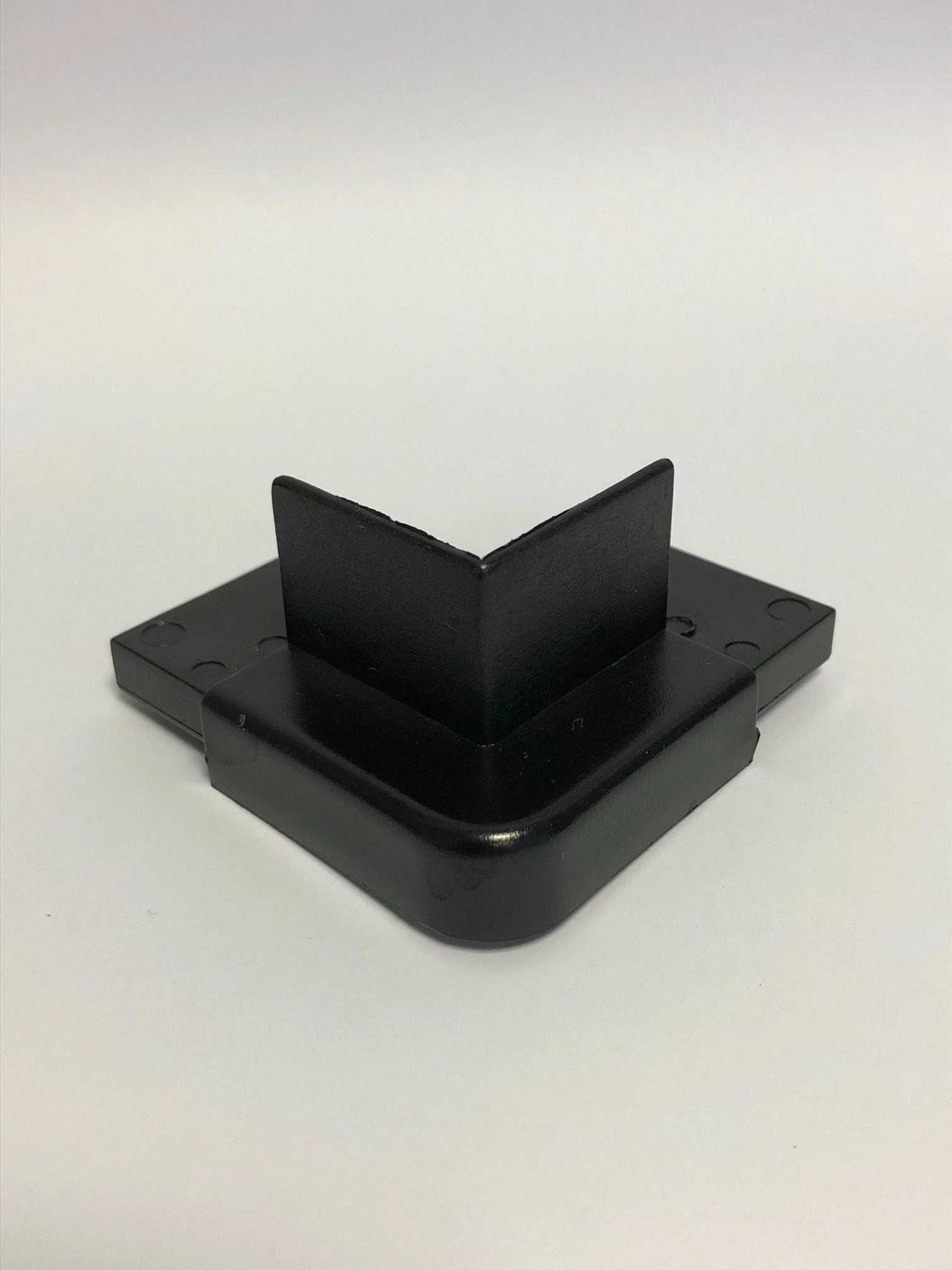 Eckverbinder für Bodenprofil 10 mm zur stabilen Verbindung von Profilen