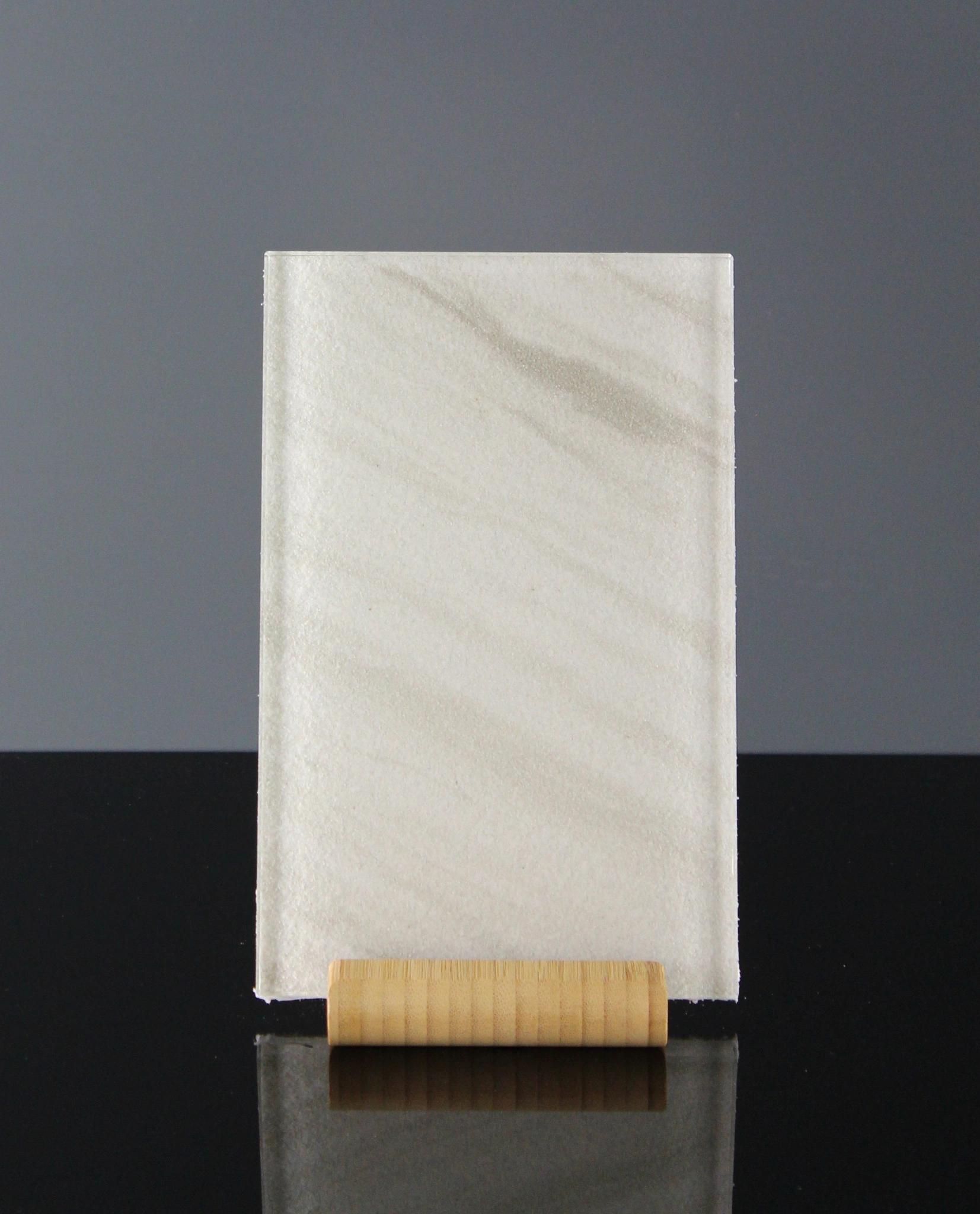 Küchenrückwand aus ESG Glas mit Sandsteinmotiv White Pearl in 4 mm, 6 mm oder 8 mm nach Maß gefertigt