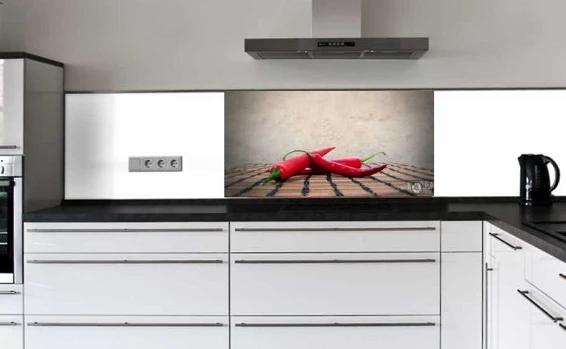 Küchenrückwand aus ESG Glas Glasbild mit Motiv drei rote Peperoni in 4 mm, 6 mm oder 8 mm nach Maß gefertigt