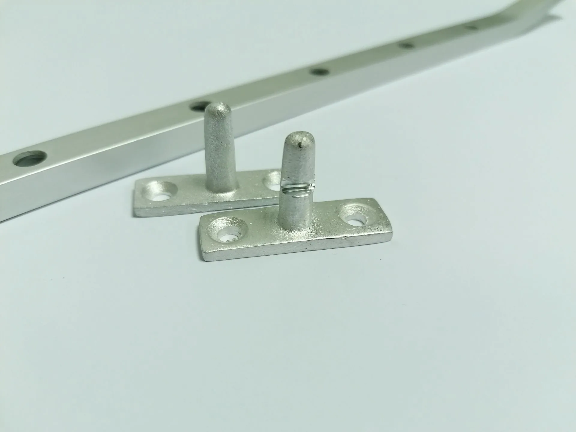 Handaufsteller für Frühbeetfenster zur manuellen Öffnung und Fixierung