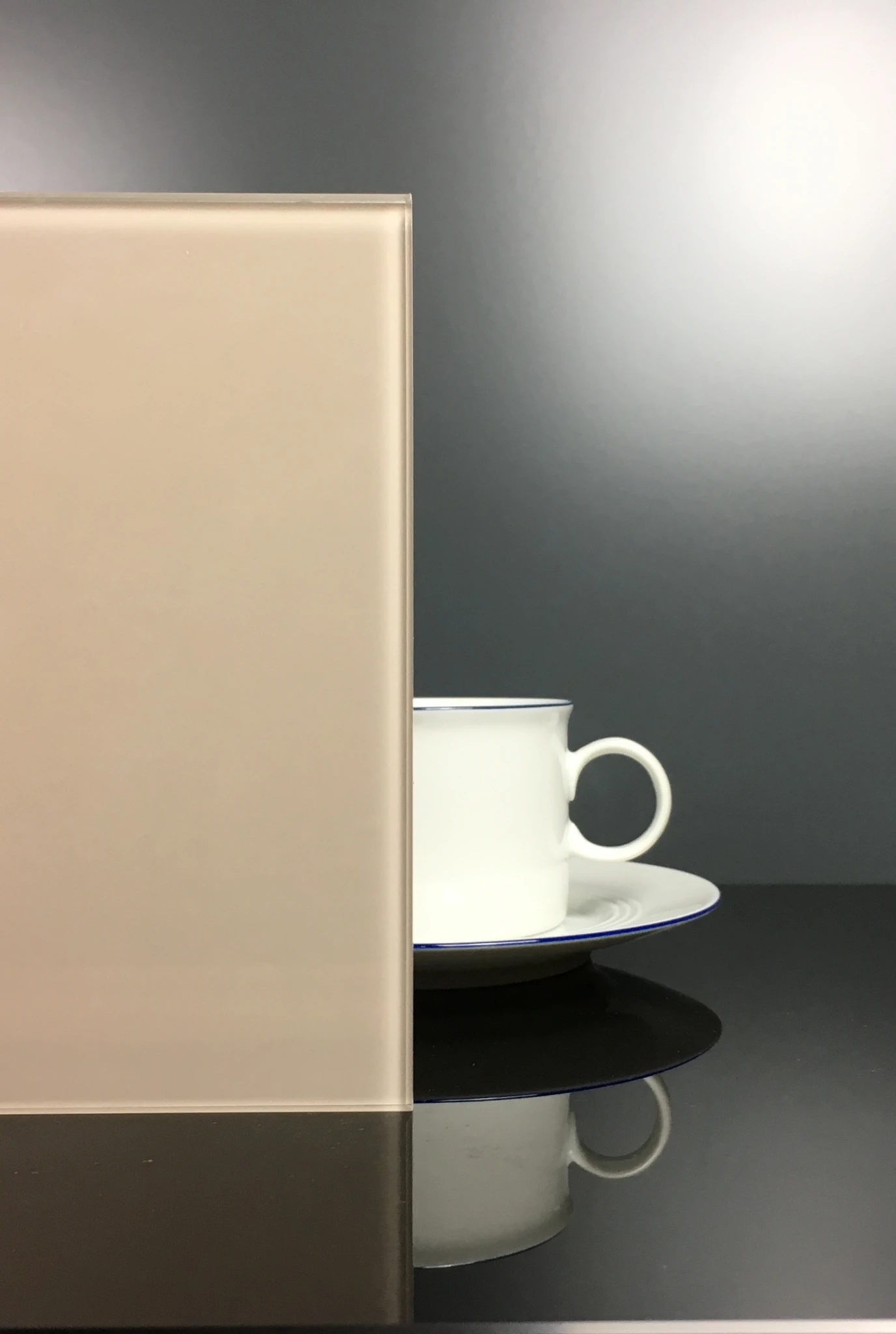 Küchenrückwand aus ESG Glas in RAL 1015 Hellelfenbein in 4 mm, 6 mm oder 8 mm nach Maß gefertigt