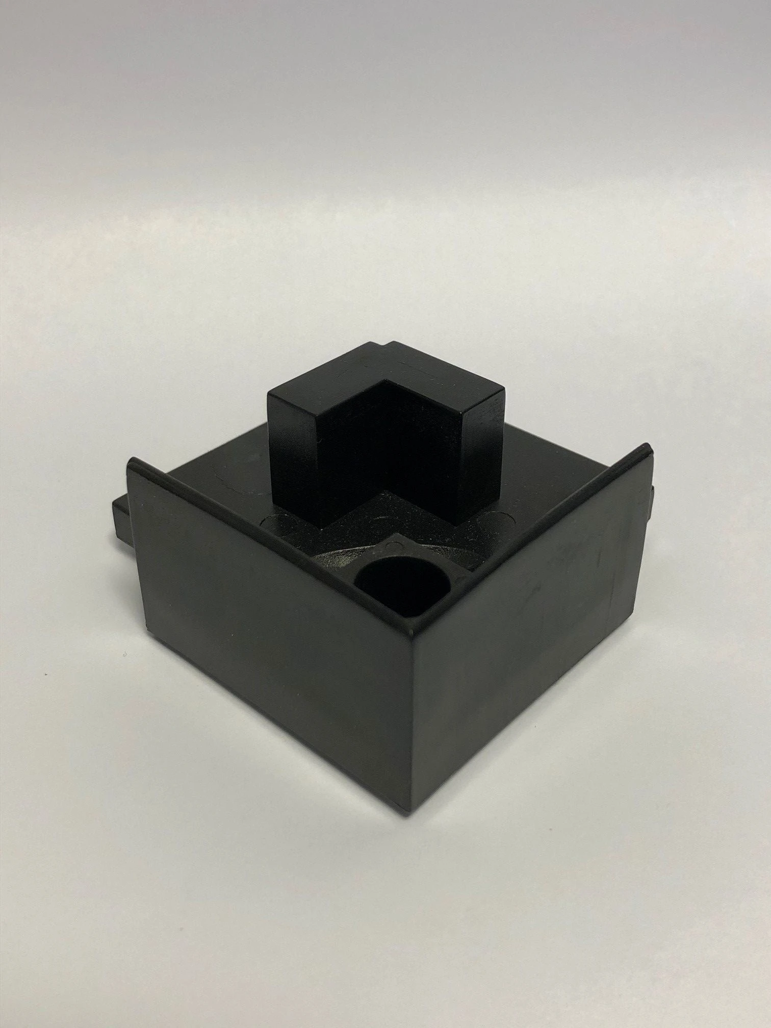 Eckverbinder für Bodenprofil 16 mm zur stabilen Verbindung von Profilen
